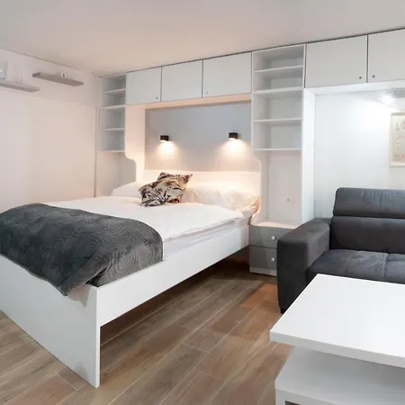 Theatre View Apartment *