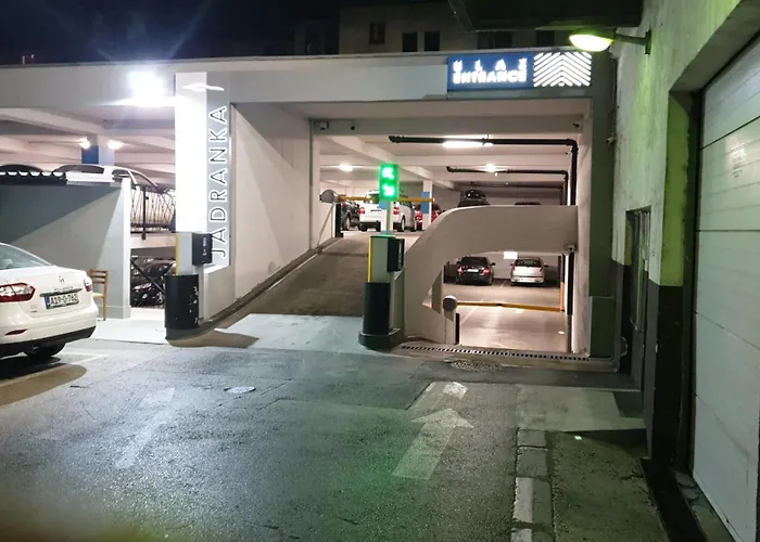 Theatre View アパート